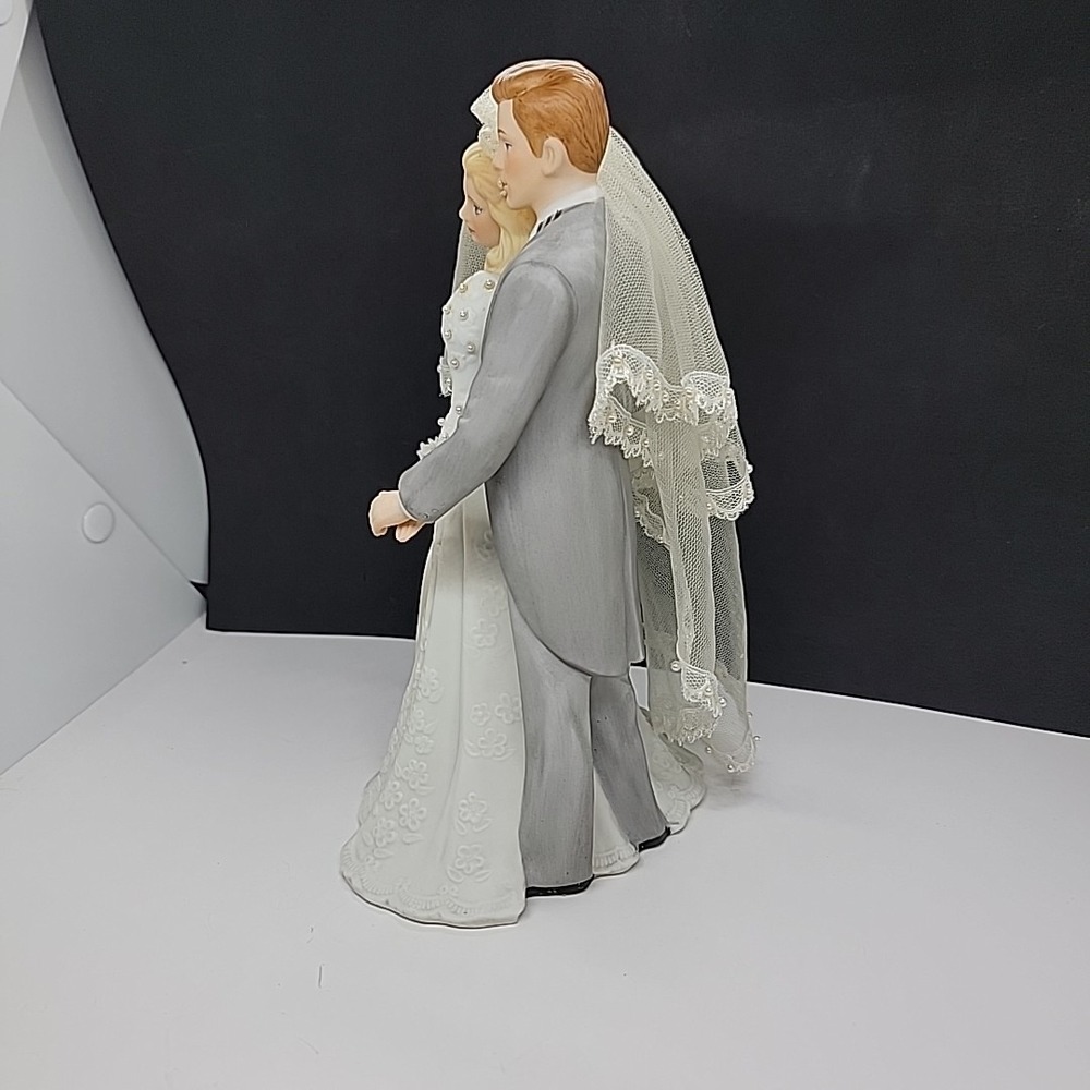 Vintage EHW 1987 Porcelain Bride And Groom Figurine Music Box Wedding March - Picture 4 of 10